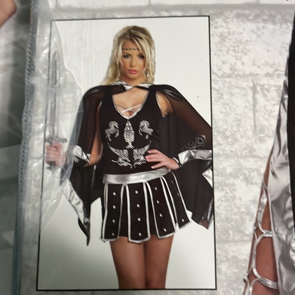 Dreamgirl Glorious Gladiator Costume - Picture 2 of 4